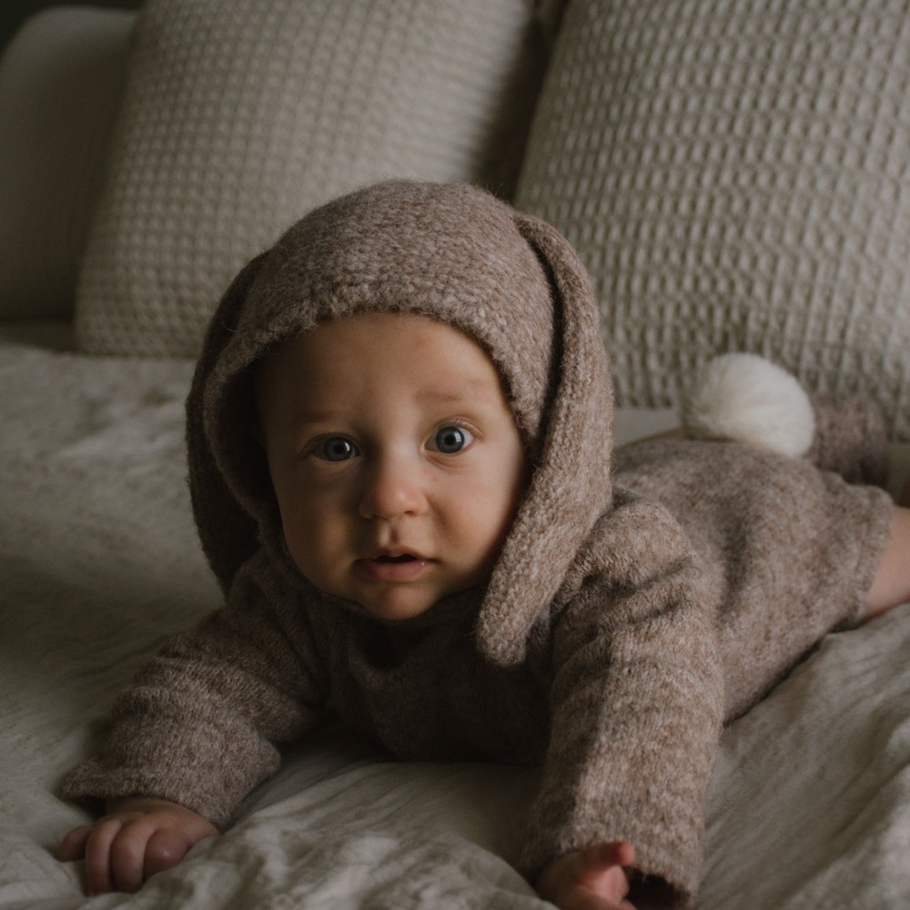 NWT Organic - Heather Beige - 3-6m  booties , bonnet and outfit BUNNY